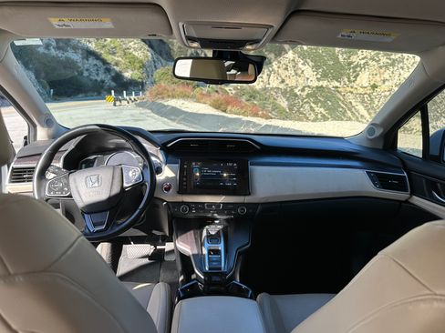 Used 2018 Honda Clarity Touring image 6