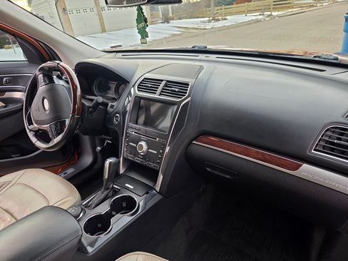 Used 2017 Ford Explorer Platinum image 9