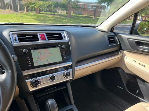 Used 2016 Subaru Outback 2.5i Limited AWD/4WD image 16