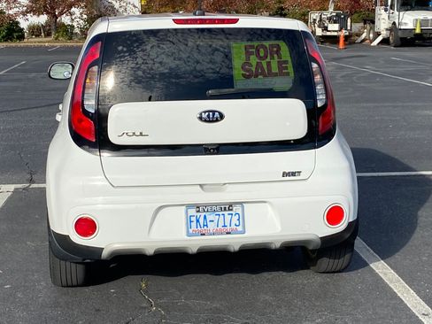 Used 2019 Kia Soul + image 6