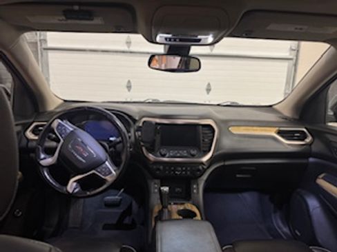 Used 2018 GMC Acadia Denali w/ Technology Package image 4