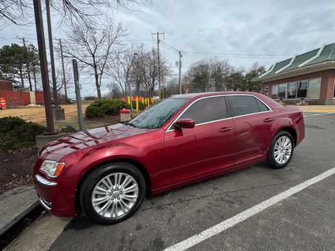Used 2014 Chrysler 300 AWD w/ Driver Convenience Group image 1