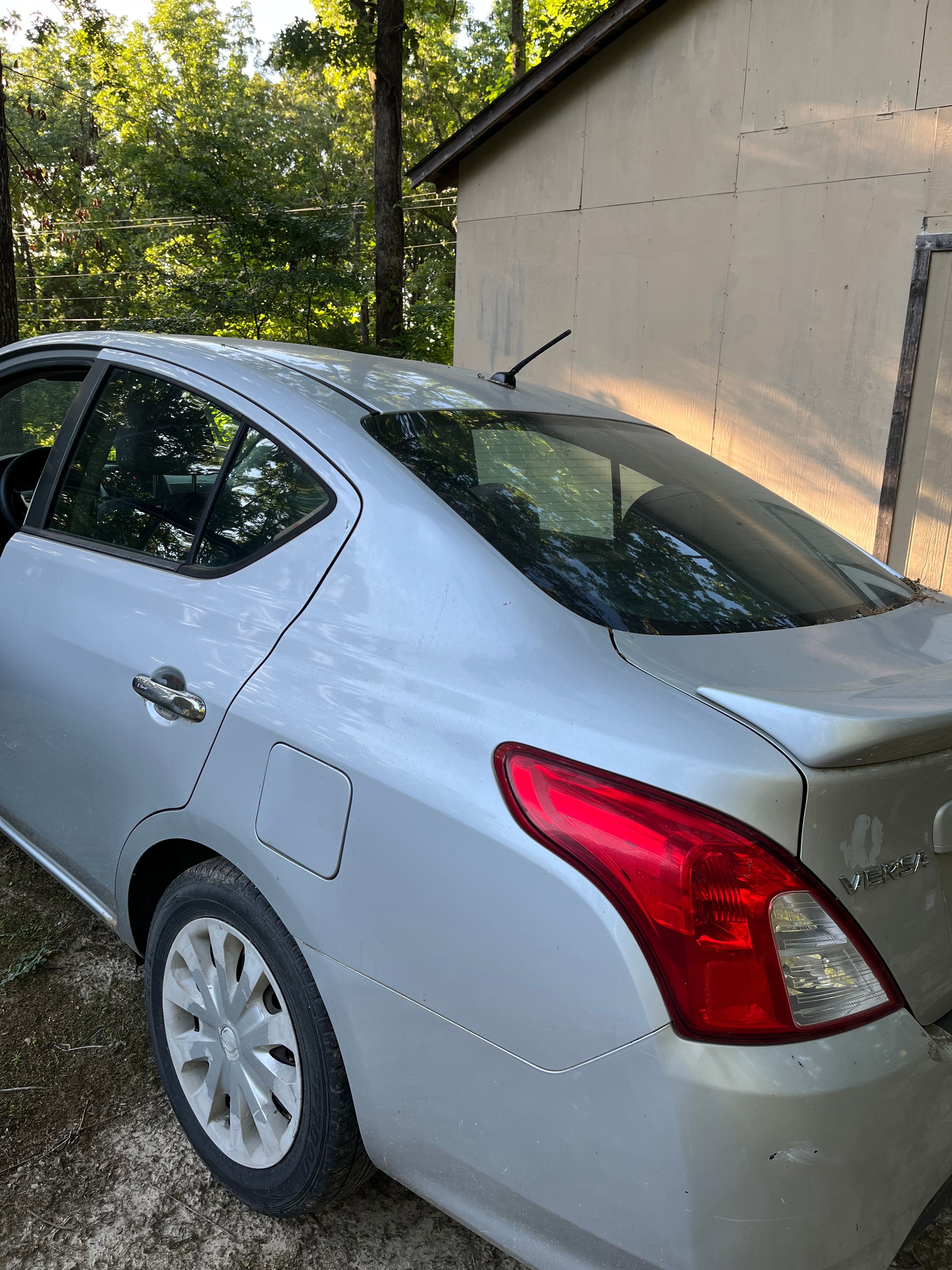 Used 2015 Nissan Versa SV FWD image 5