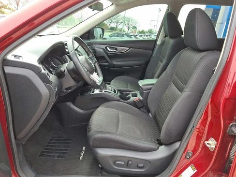 Used 2020 Nissan Rogue SV image 12