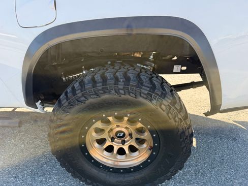 Used 2017 Toyota Tacoma TRD Off-Road image 10