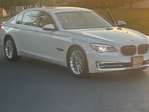 Used 2014 BMW 750Li xDrive AWD/4WD image 5