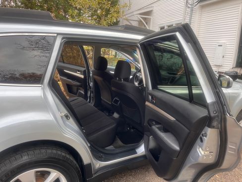 Used 2014 Subaru Outback 2.5i Premium image 8