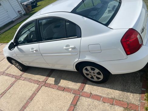 Used 2010 Hyundai Accent GLS image 8