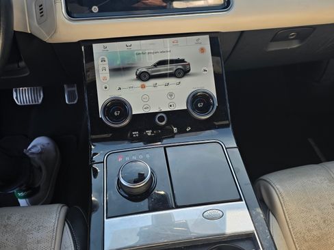 Used 2018 Land Rover Range Rover Velar R-Dynamic HSE image 6