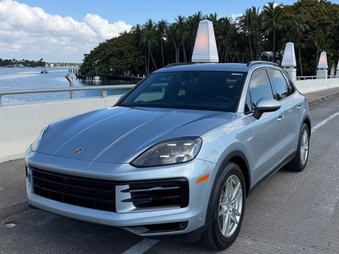 Used 2026 Porsche Cayenne E-Hybrid image 2
