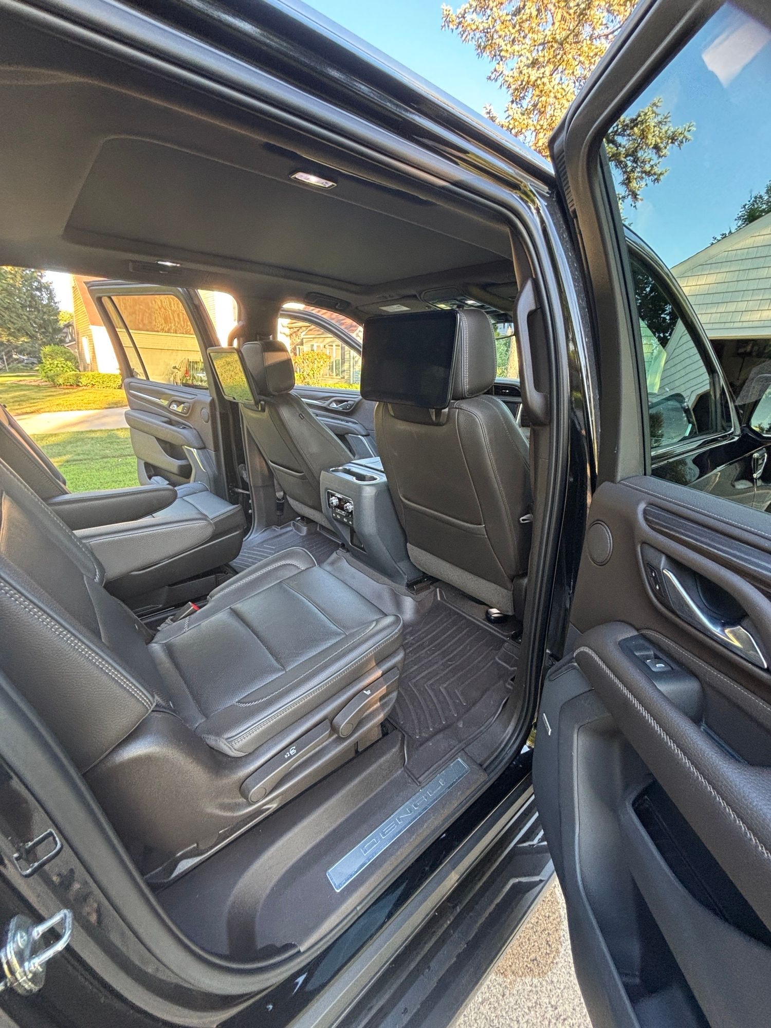 Used 2021 GMC Yukon XL Denali AWD/4WD image 14