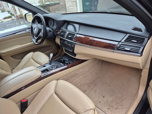 Used 2011 BMW X5 xDrive50i image 16