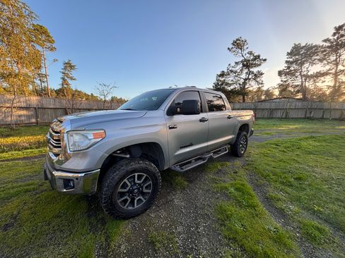 Used 2017 Toyota Tundra SR5 w/ TRD Off Road Package image 6