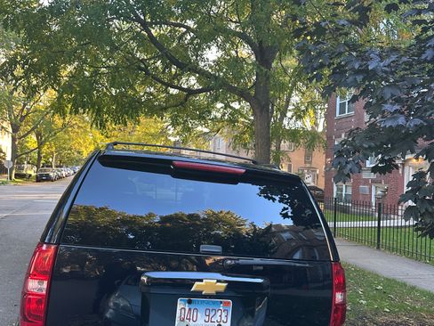 Used 2014 Chevrolet Suburban LTZ image 8