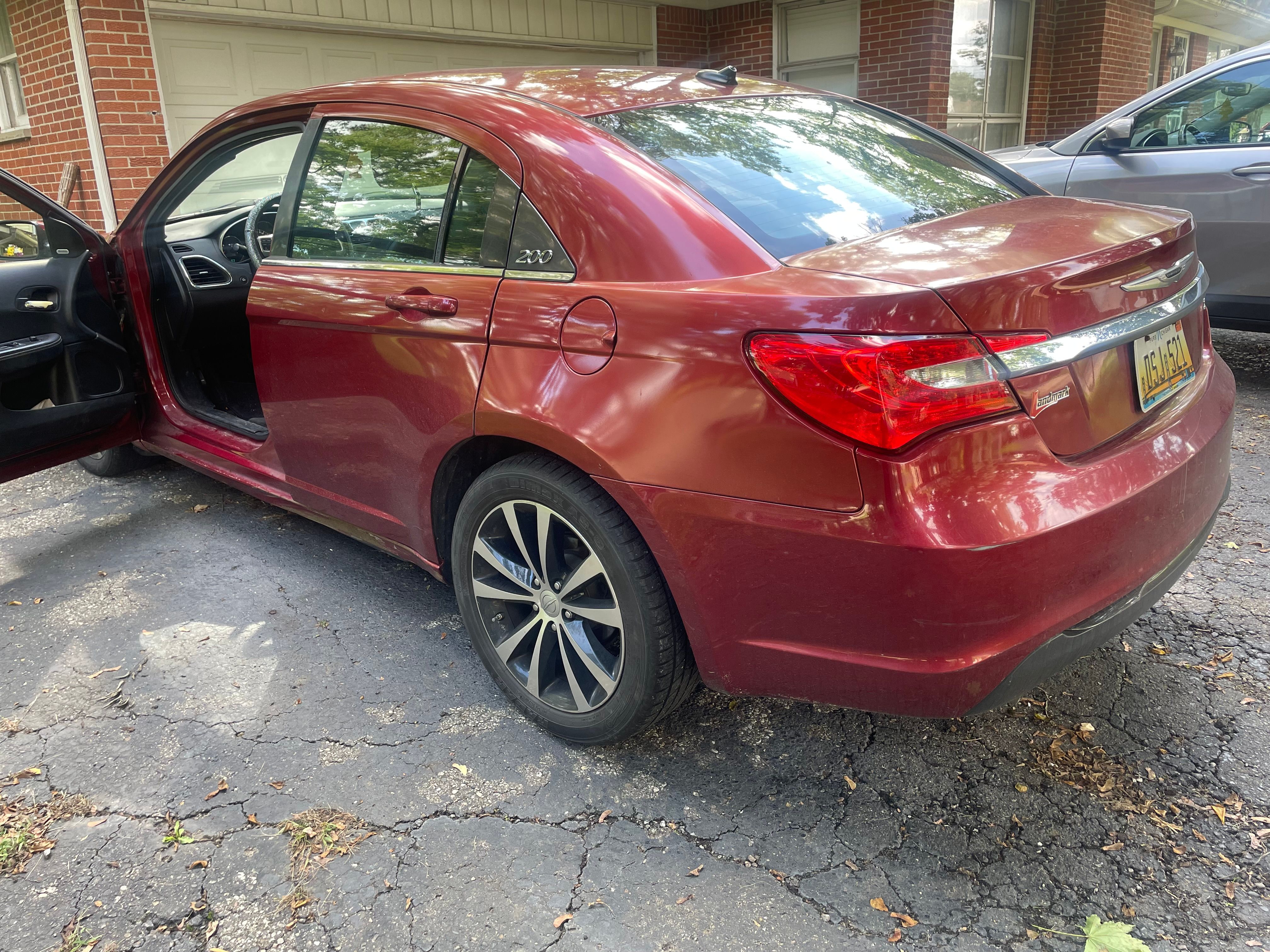 Used 2013 Chrysler 200 Limited FWD image 4