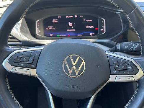 Used 2022 Volkswagen Taos SEL w/ Panoramic Sunroof Package AWD/4WD image 15