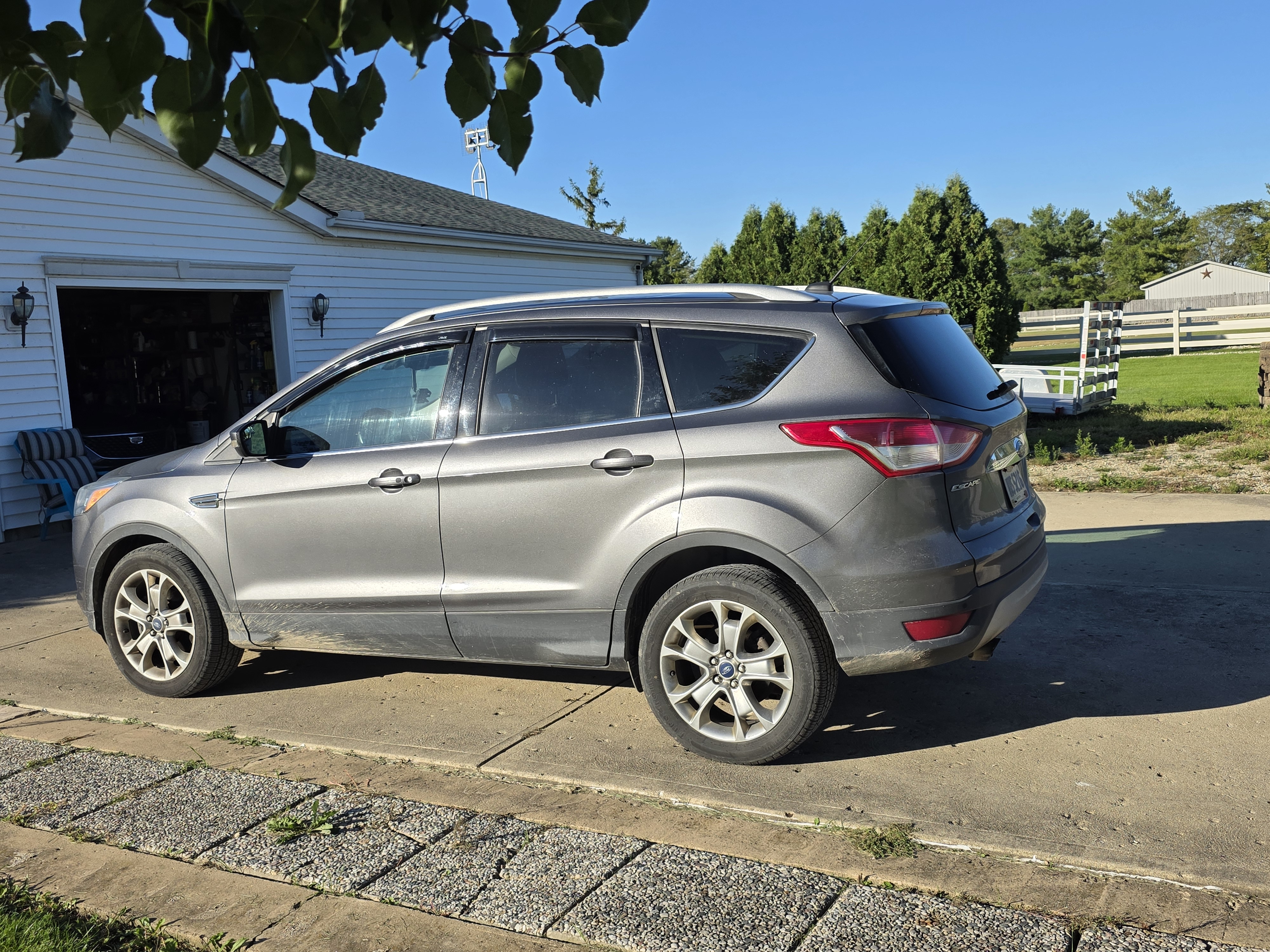Used 2014 Ford Escape Titanium AWD/4WD image 4