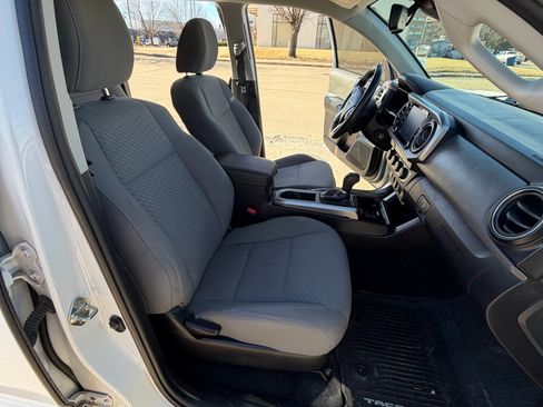 Used 2020 Toyota Tacoma SR5 image 12