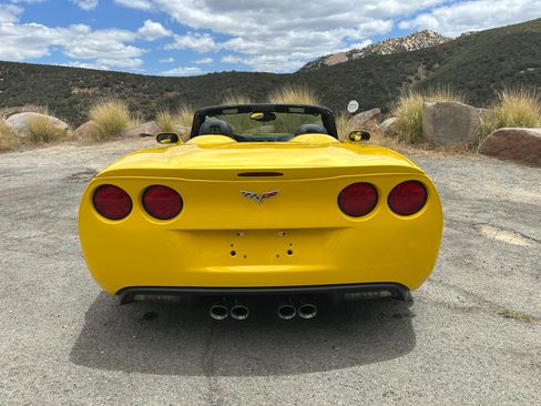 Used 2011 Chevrolet Corvette Grand Sport w/ Preferred Equipment Group RWD image 2