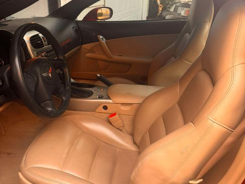 Used 2005 Chevrolet Corvette Coupe w/ Preferred Equipment Group RWD image 9
