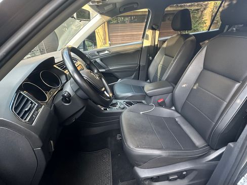 Used 2018 Volkswagen Tiguan SE w/ 3rd Row Seat Package image 6