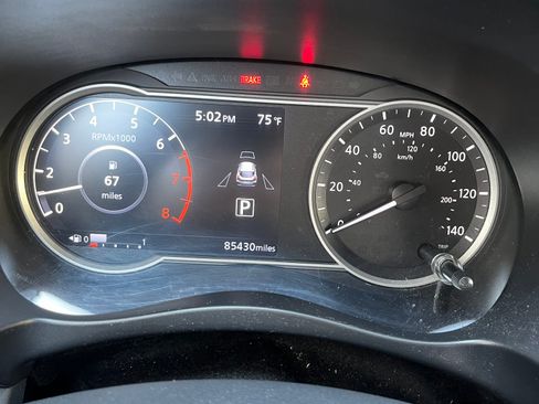 Used 2019 Nissan Kicks SV FWD image 16