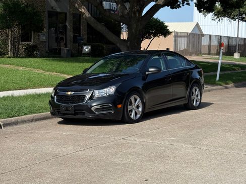 Used 2015 Chevrolet Cruze LT FWD image 2