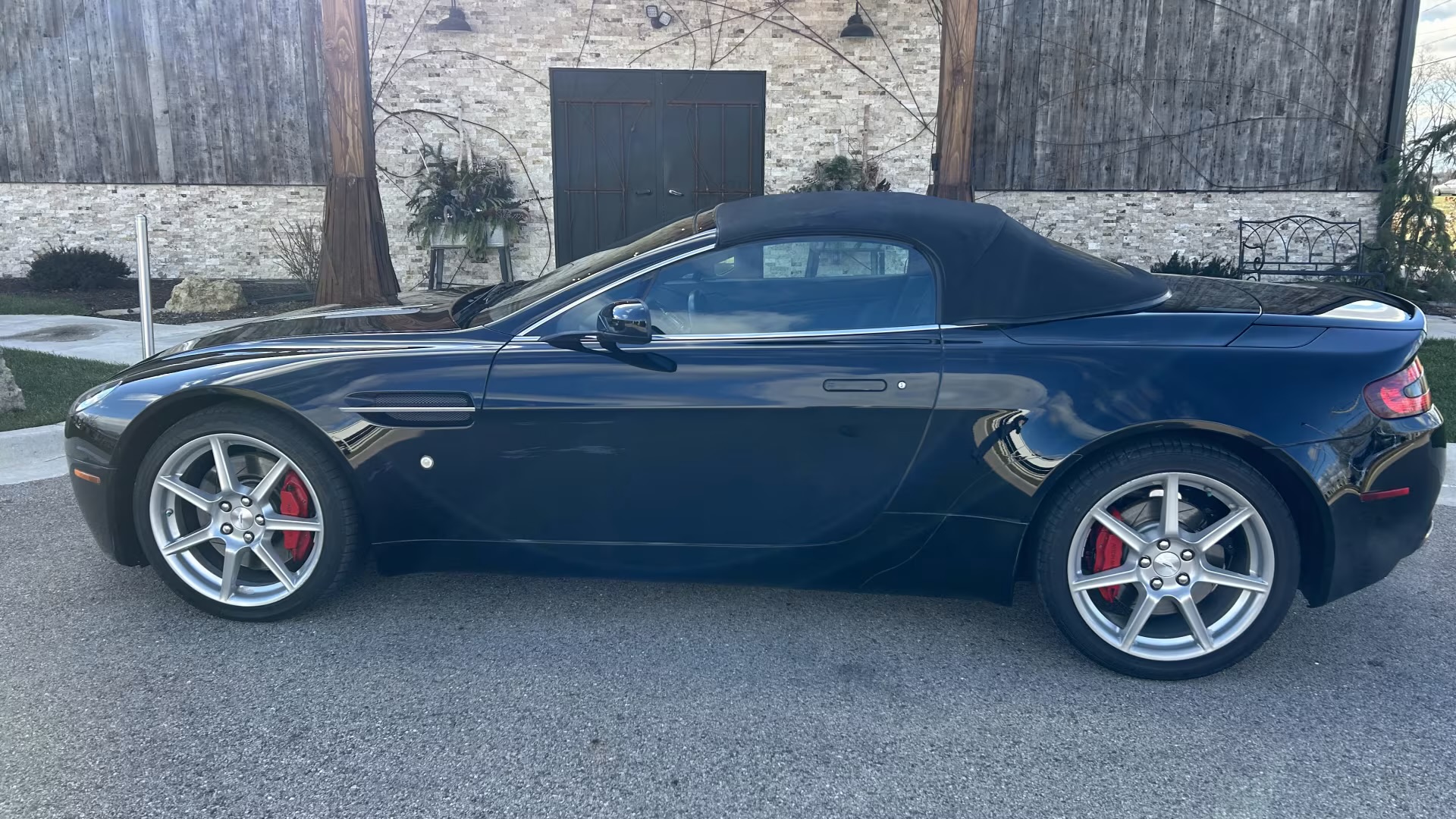 Used 2008 Aston Martin V8 Vantage Roadster RWD image 11