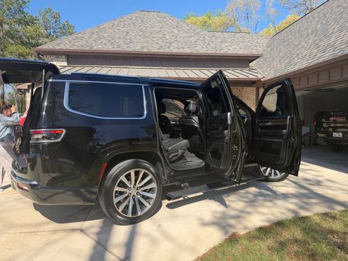 Used 2023 Jeep Grand Wagoneer Series II image 10