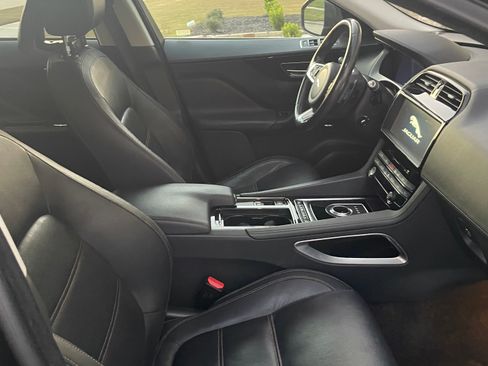 Used 2019 Jaguar F-PACE Prestige image 8