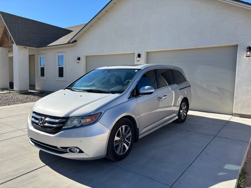 Used 2014 Honda Odyssey Touring image 1