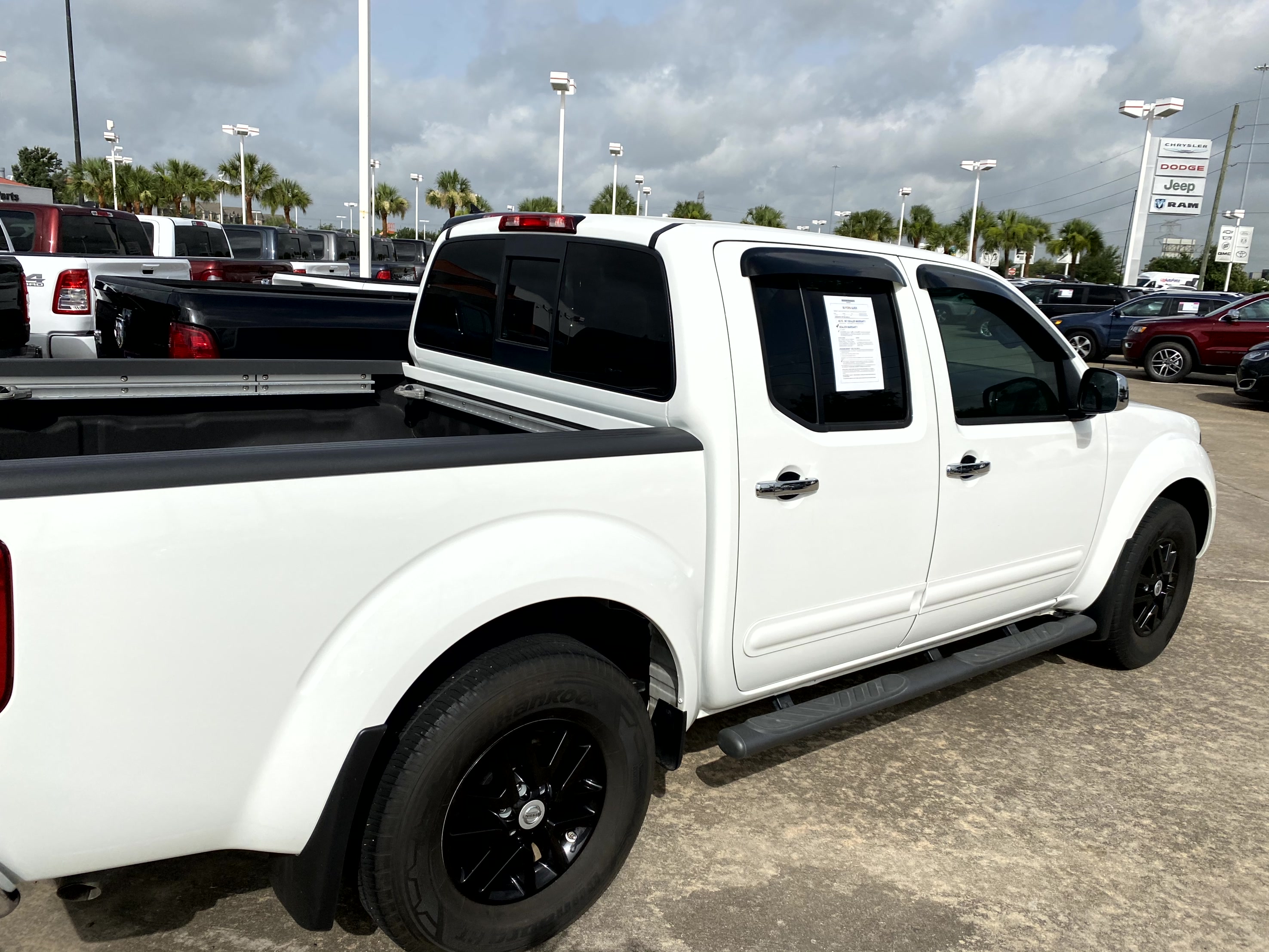 Used 2018 Nissan Frontier SV w/ Value Truck Package RWD image 16