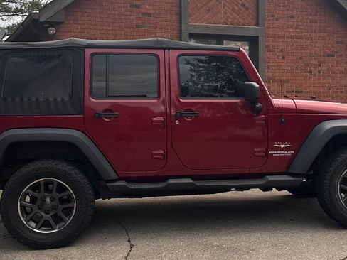 Used 2012 Jeep Wrangler Unlimited Sahara w/ Connectivity Group image 6