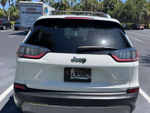 Used 2019 Jeep Cherokee Limited FWD image 9
