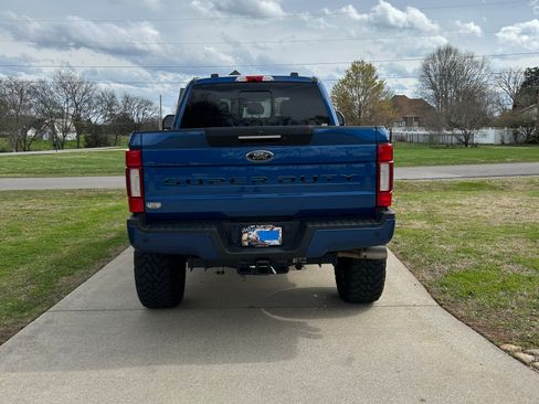 Used 2022 Ford F250 Lariat w/ Black Appearance Package image 16