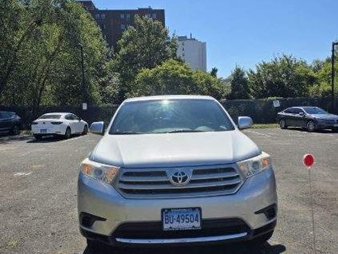 Used 2013 Toyota Highlander 4WD image 2