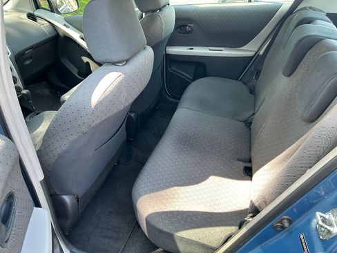 Used 2010 Toyota Yaris 4-Door Hatchback FWD image 10