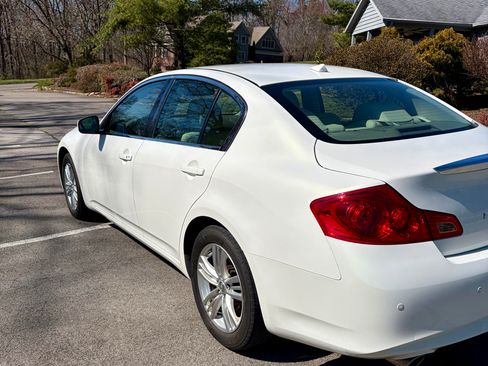 Used 2013 INFINITI G37 x Sedan w/ Premium Pkg image 2