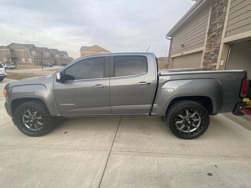 Used 2018 GMC Canyon SLT w/ Driver Alert Package image 2