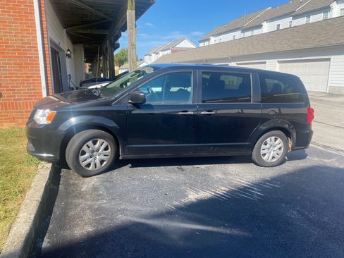 Used 2019 Dodge Grand Caravan SE FWD image 1
