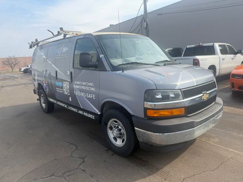 Used 2017 Chevrolet Express 2500 image 4