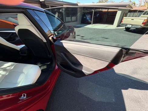 Used 2022 Tesla Model 3 Performance image 23