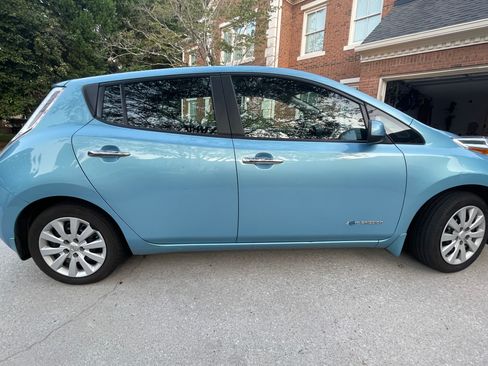 Used 2015 Nissan Leaf S w/ Charge Package FWD image 4