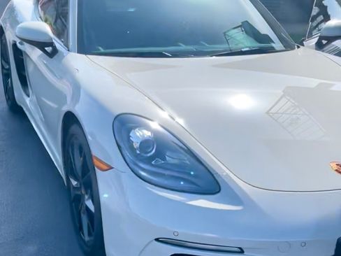 Used 2018 Porsche 718 Cayman RWD image 2