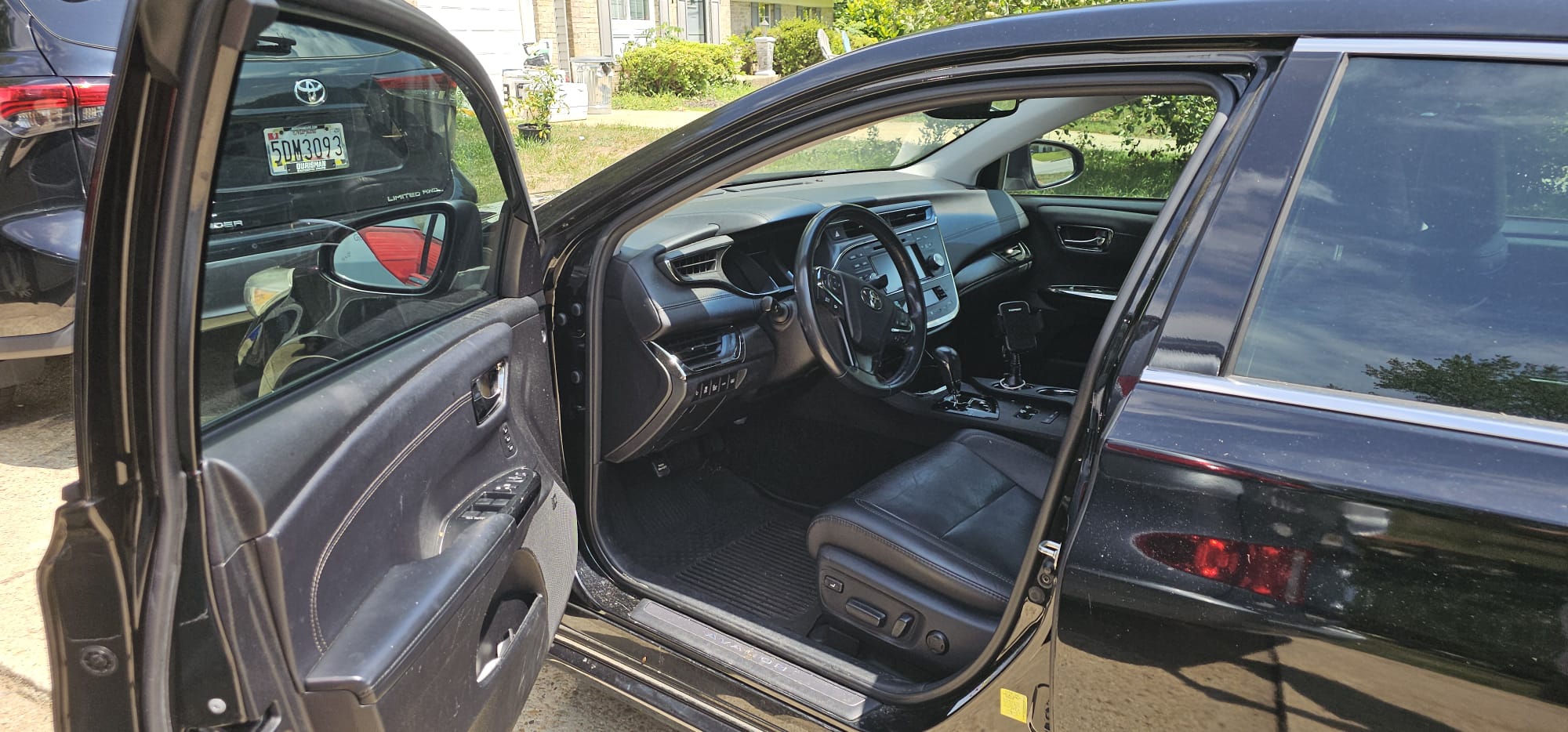 Used 2018 Toyota Avalon Limited w/ All Weather Liner Package FWD image 5