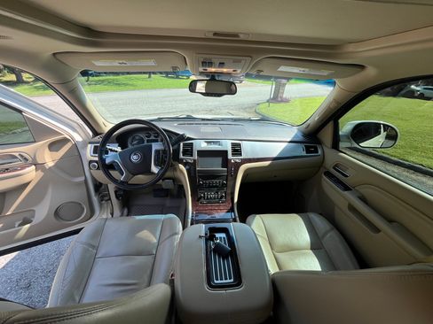 Used 2013 Cadillac Escalade ESV Premium AWD/4WD image 11