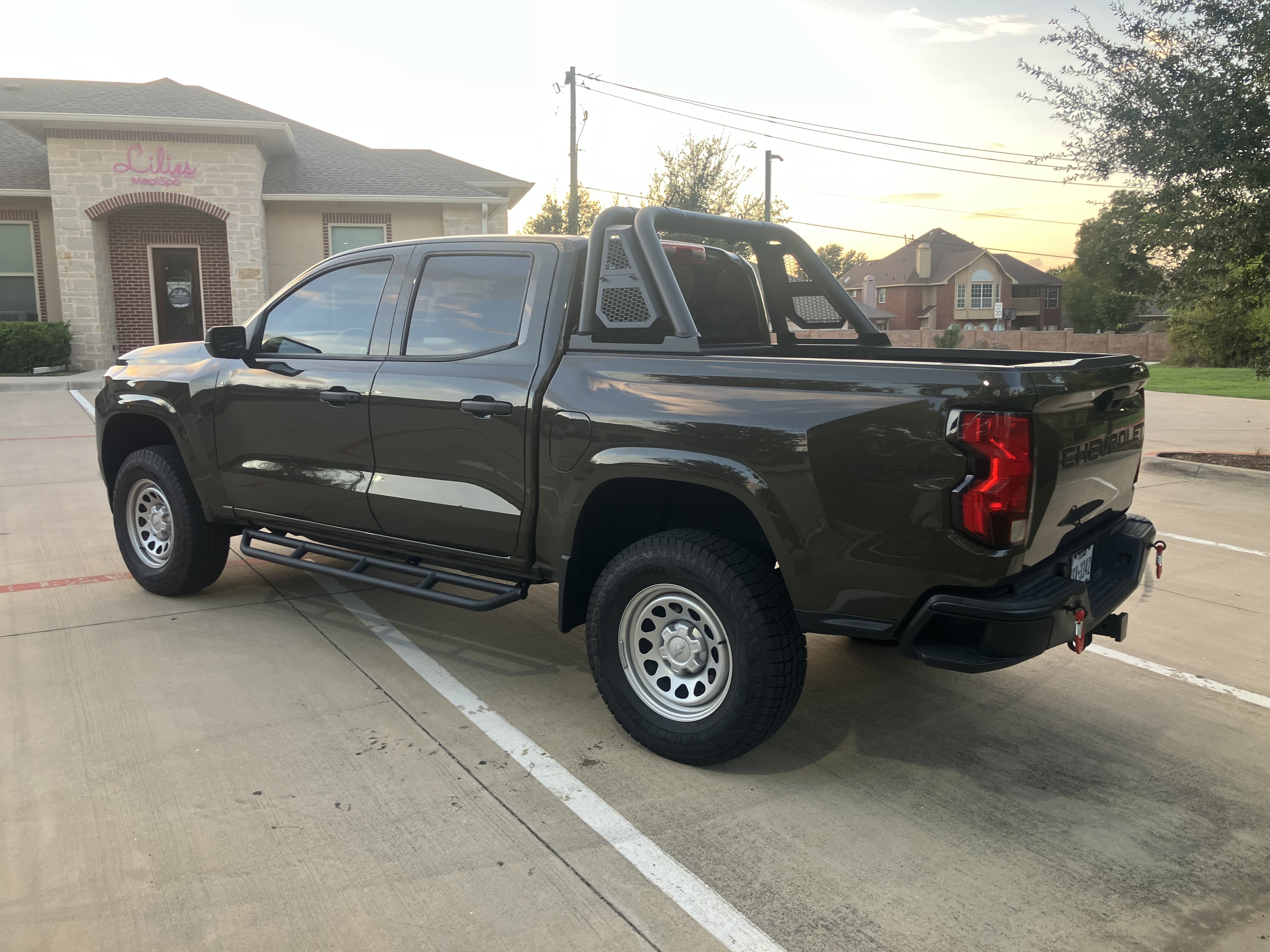 Used 2023 Chevrolet Colorado W/T RWD image 6