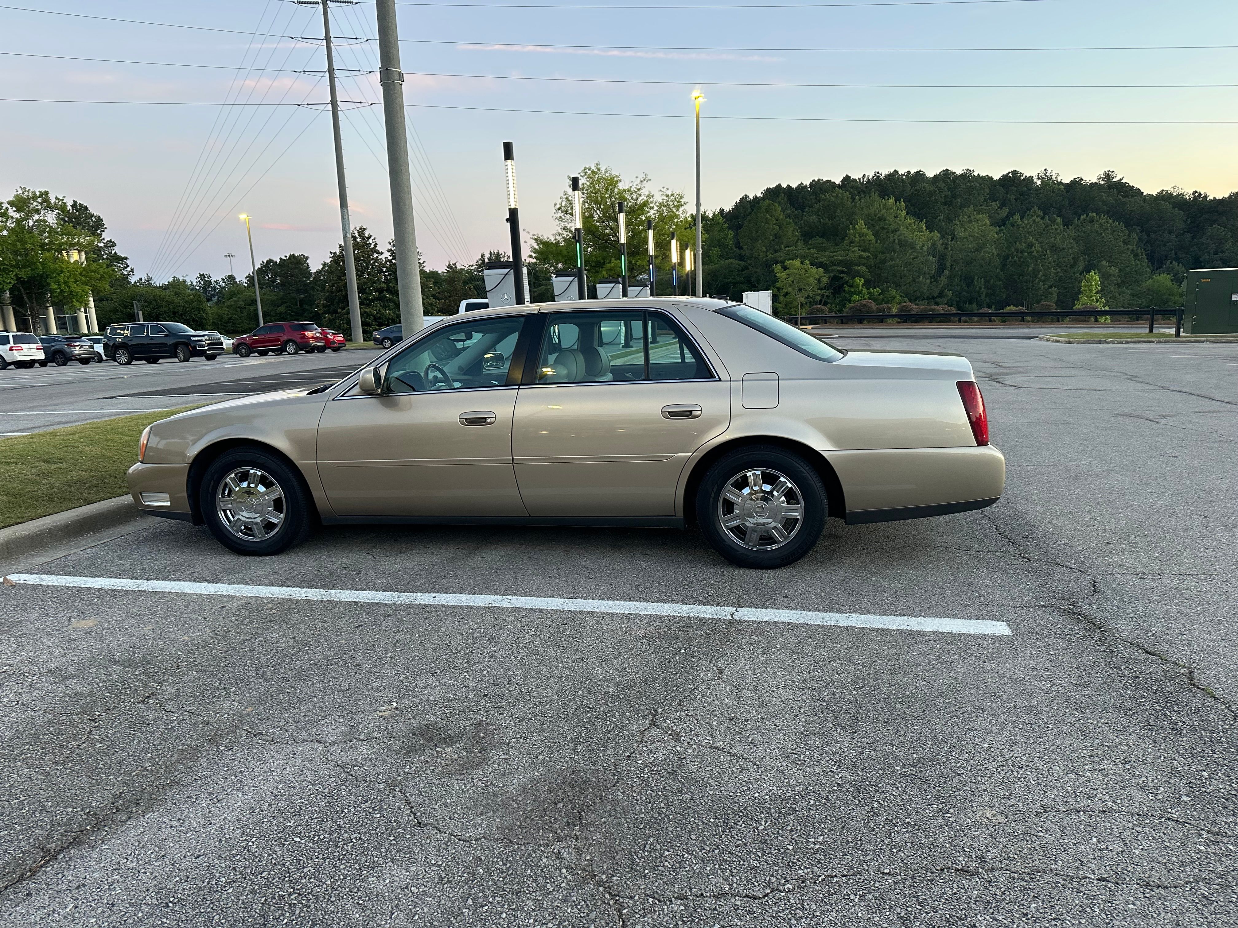 Used 2005 Cadillac De Ville w/ Limited Edition Package FWD image 1
