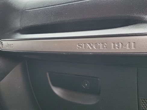 Used 2015 Jeep Wrangler Sport image 26