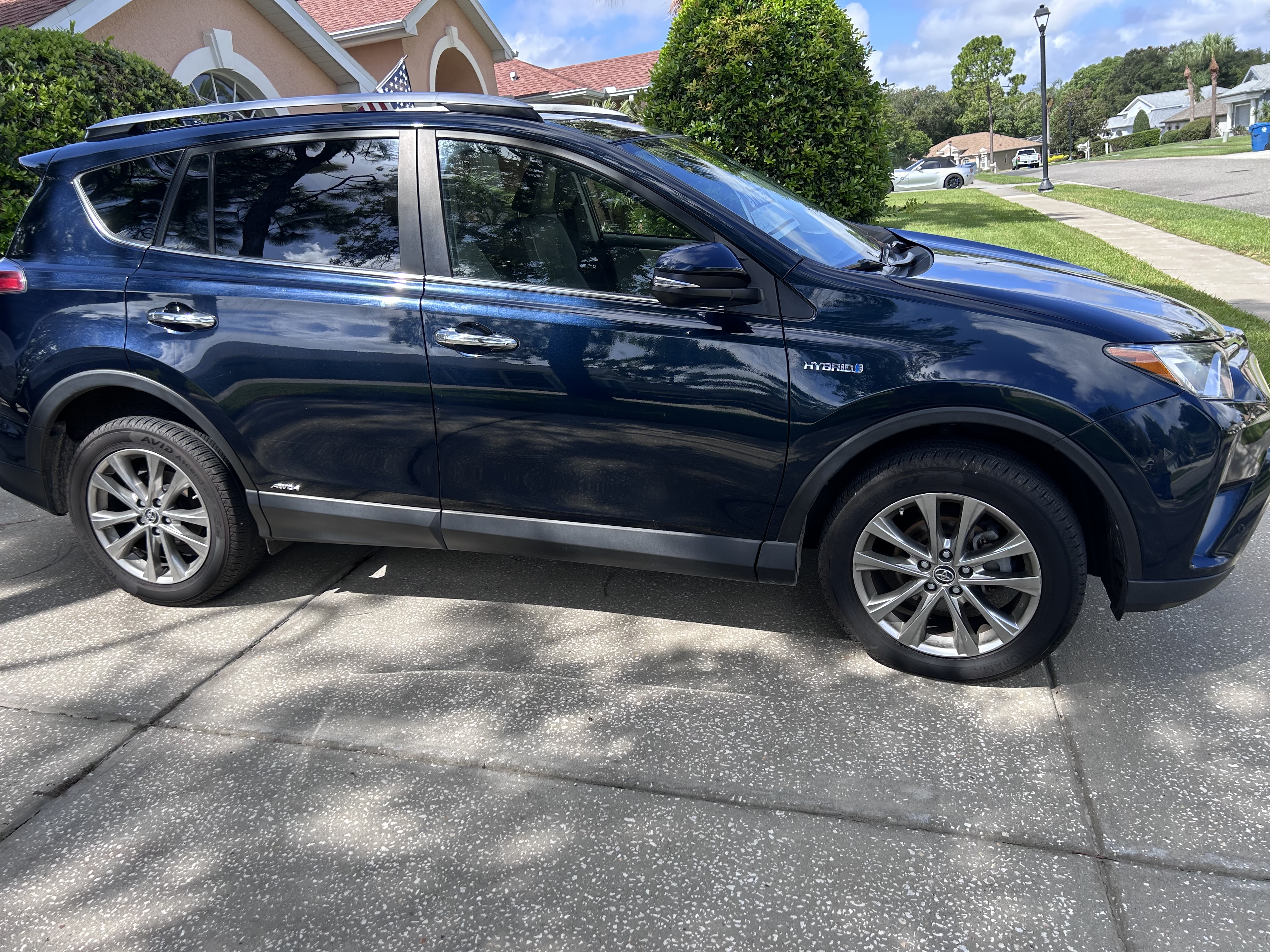 Used 2018 Toyota RAV4 Limited w/ Advanced Technology Package AWD/4WD image 14